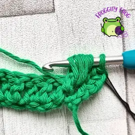 7 loops on your hook  Fondant stitch