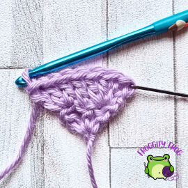 Row 2 of the C2C Double Crochet Stitch